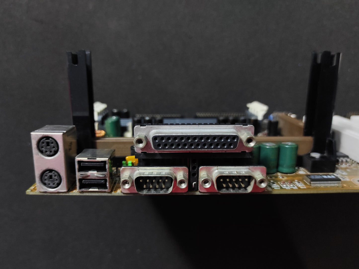 Gigabyte GA-6BXE Slot 1 ATX Vintage Retro Motherboard AGP ISA PCI Intel 440BX