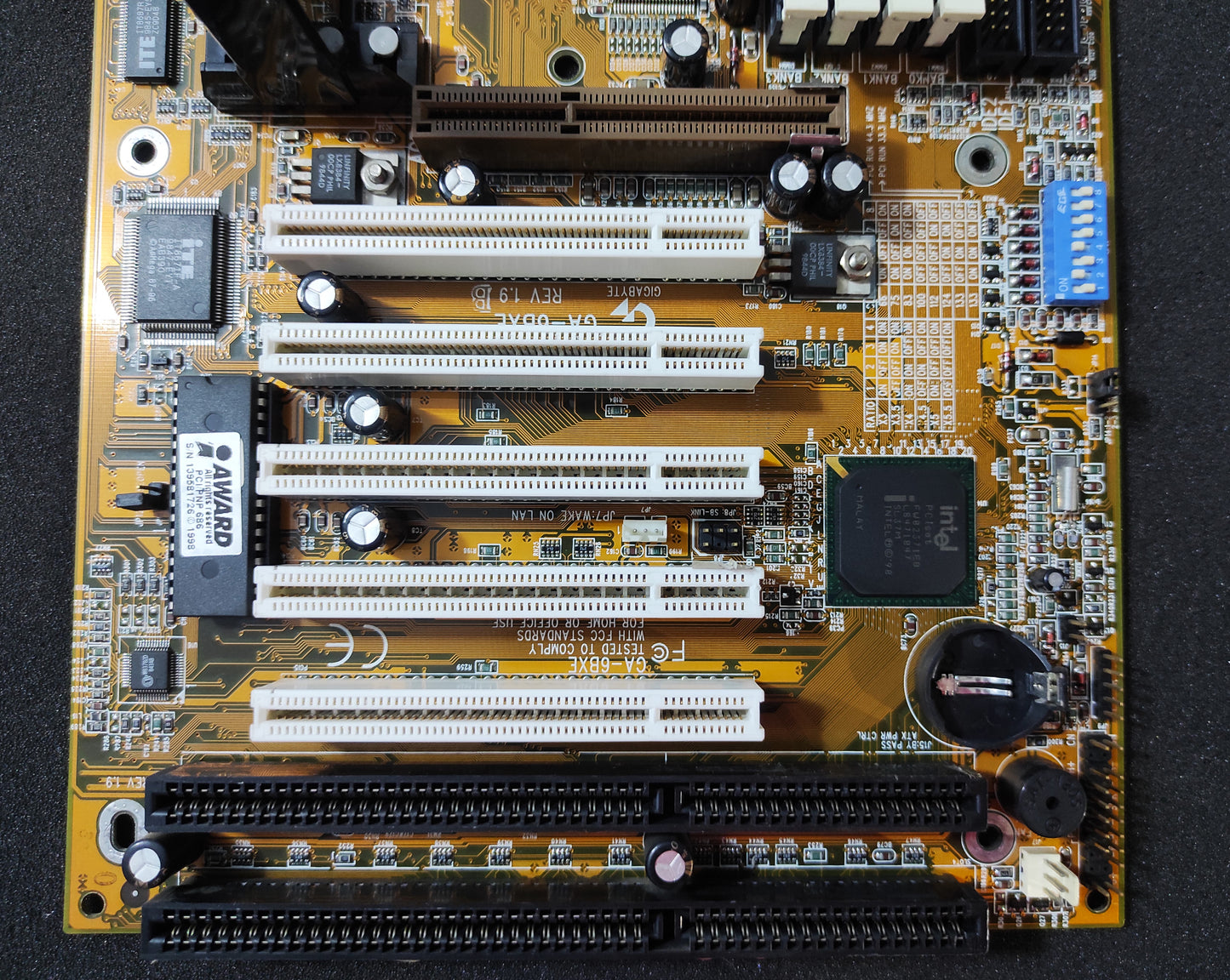 Gigabyte GA-6BXE Slot 1 ATX Vintage Retro Motherboard AGP ISA PCI Intel 440BX