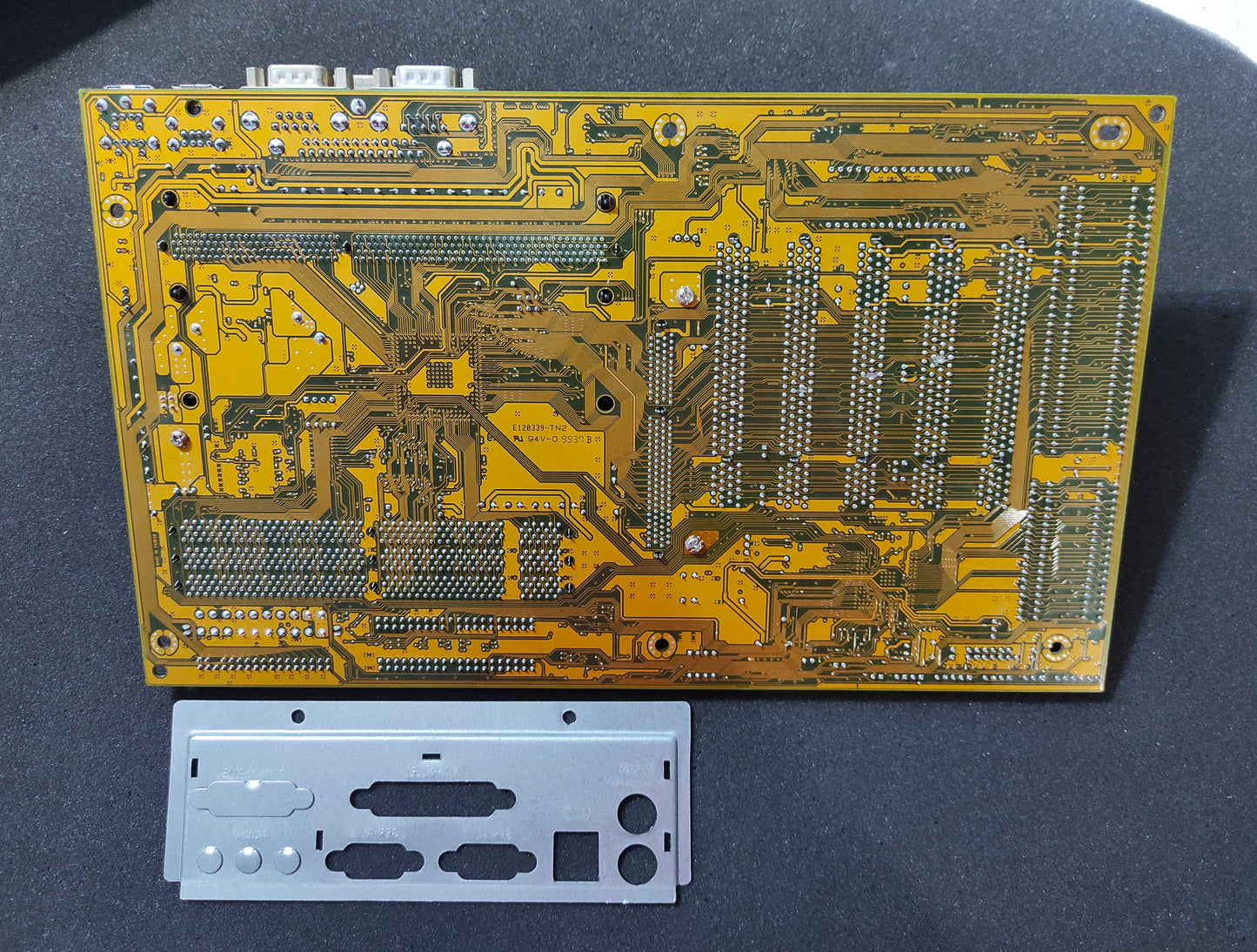 Gigabyte GA-6VXE+ Slot 1 ATX Retro Motherboard AGP ISA PCI VIA Apollo Pro 133