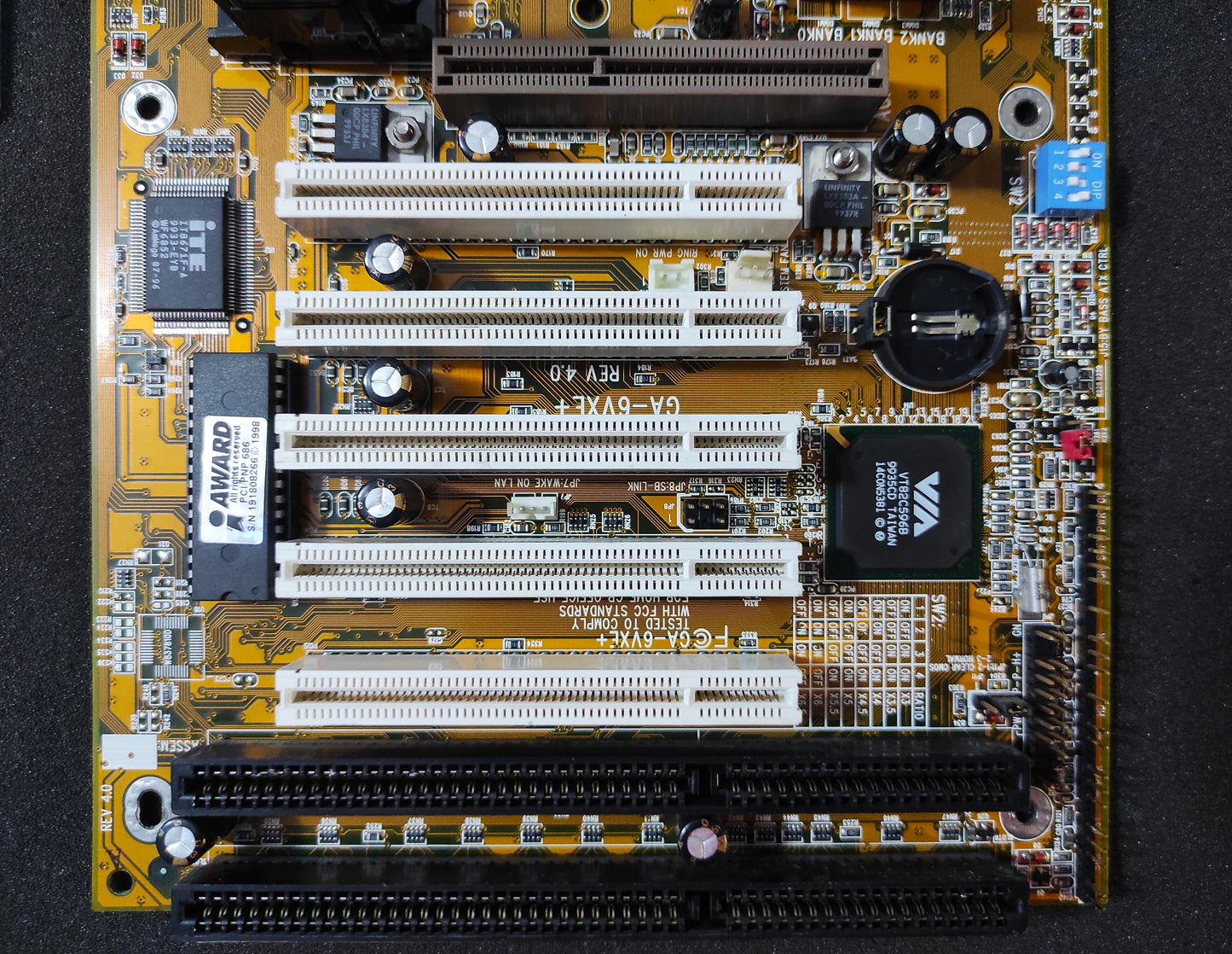 Gigabyte GA-6VXE+ Slot 1 ATX Retro Motherboard AGP ISA PCI VIA Apollo Pro 133