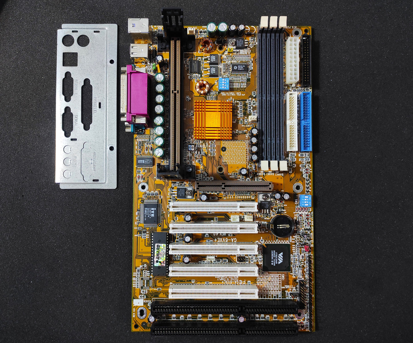 Gigabyte GA-6VXE+ Slot 1 ATX Retro Motherboard AGP ISA PCI VIA Apollo Pro 133