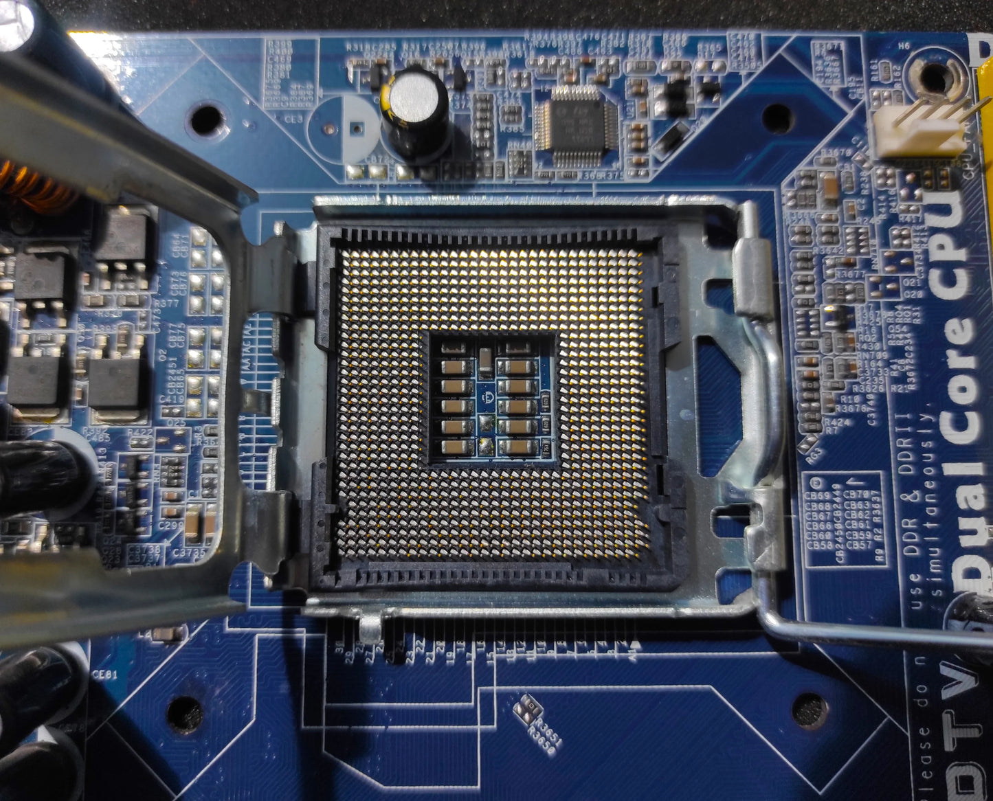 ASRock 775Twins-HDTV Socket 775 mATX Motherboard DDR2 PCIe x16 ATi RC410 ULi M1573