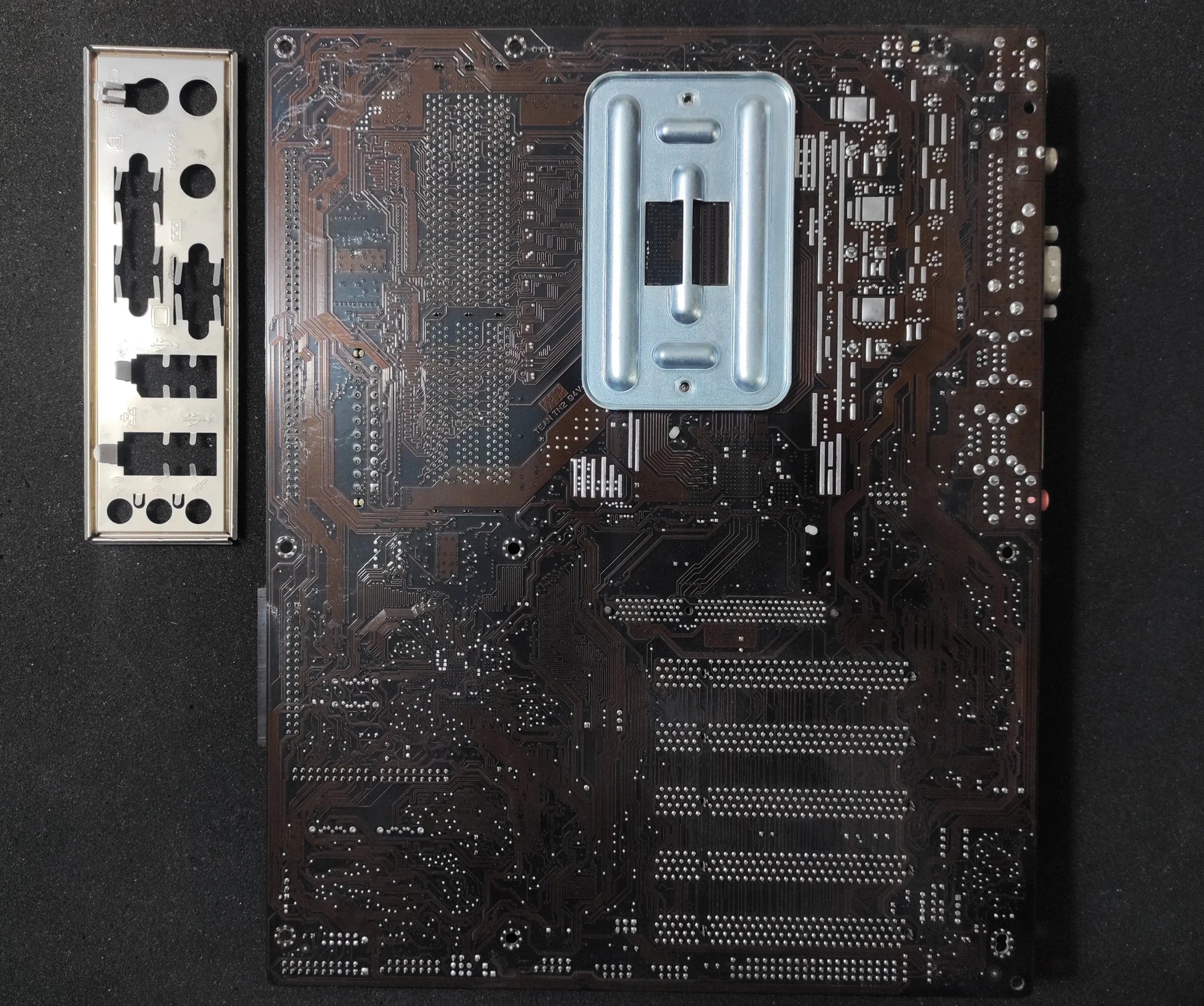 Asus K8V SE Deluxe Socket 754 ATX AMD Motherboard DDR VIA K8T800 Chipset