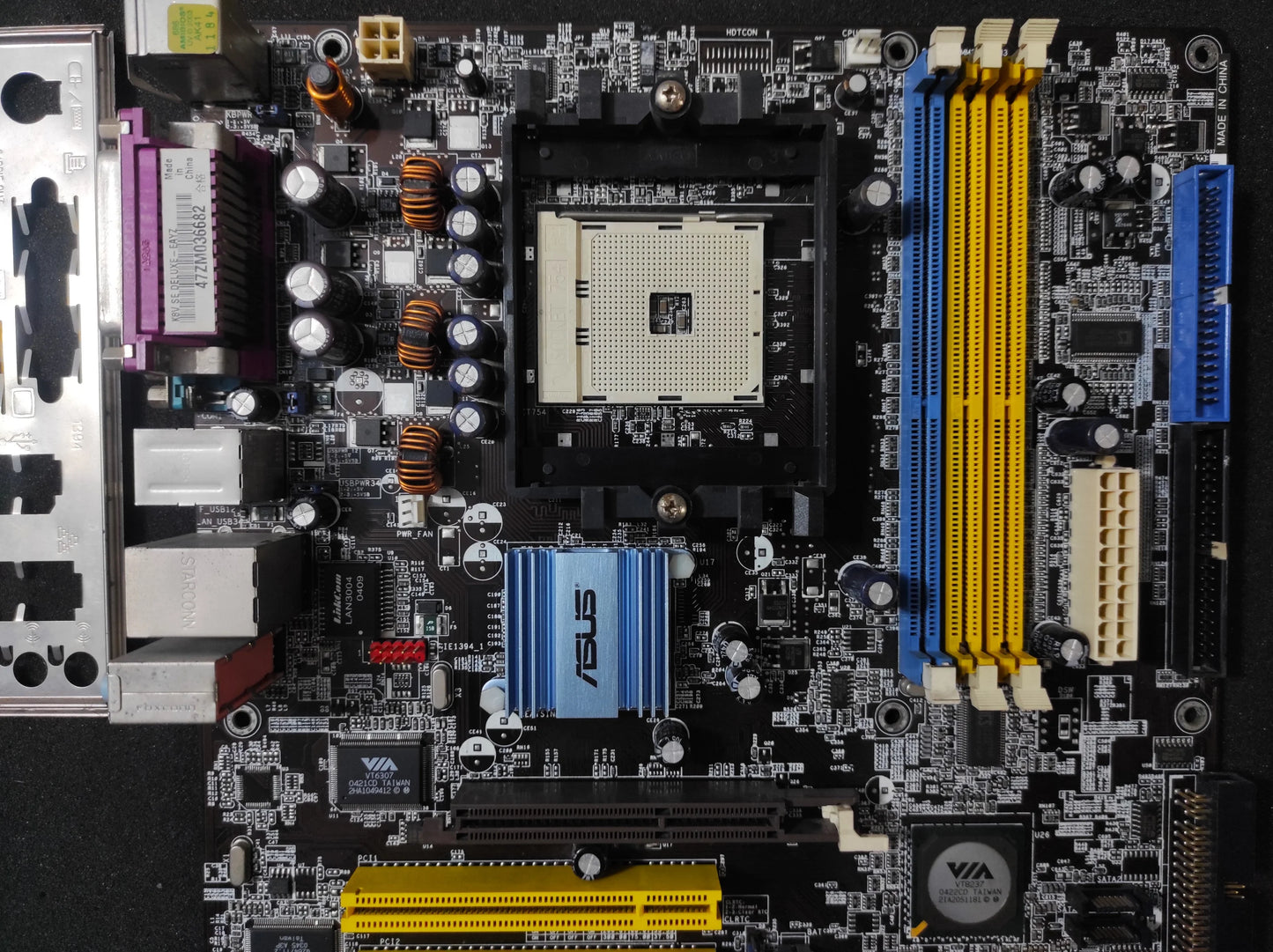 Asus K8V SE Deluxe Socket 754 ATX AMD Motherboard DDR VIA K8T800 Chipset