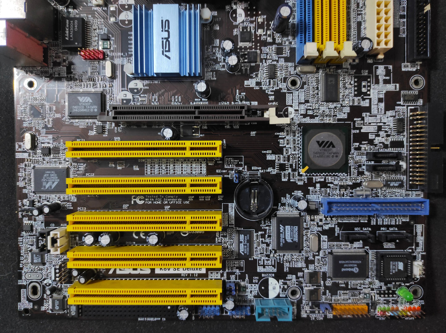 Asus K8V SE Deluxe Socket 754 ATX AMD Motherboard DDR VIA K8T800 Chipset