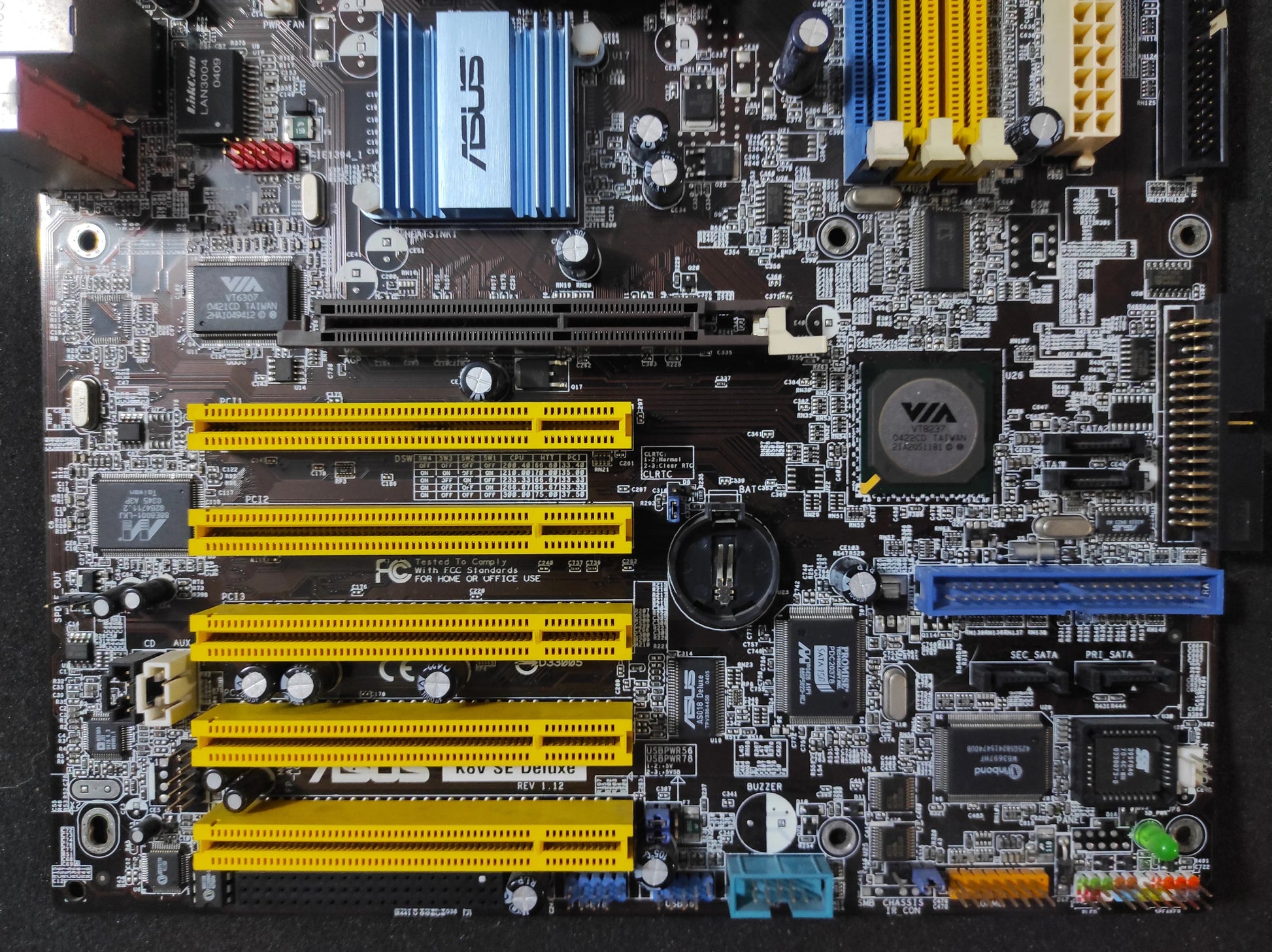 Asus K8V SE Deluxe Socket 754 ATX AMD Motherboard DDR VIA K8T800 Chipset