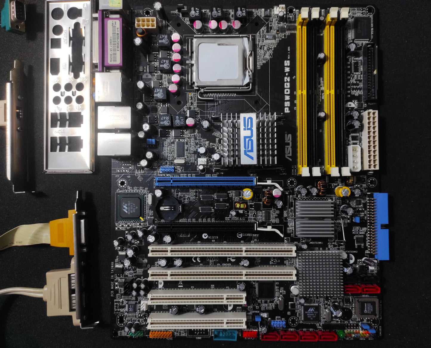 Asus P5WDG2-WS Socket 775 ATX Motherboard DDR2 PCI SATA Intel 975X Chipset