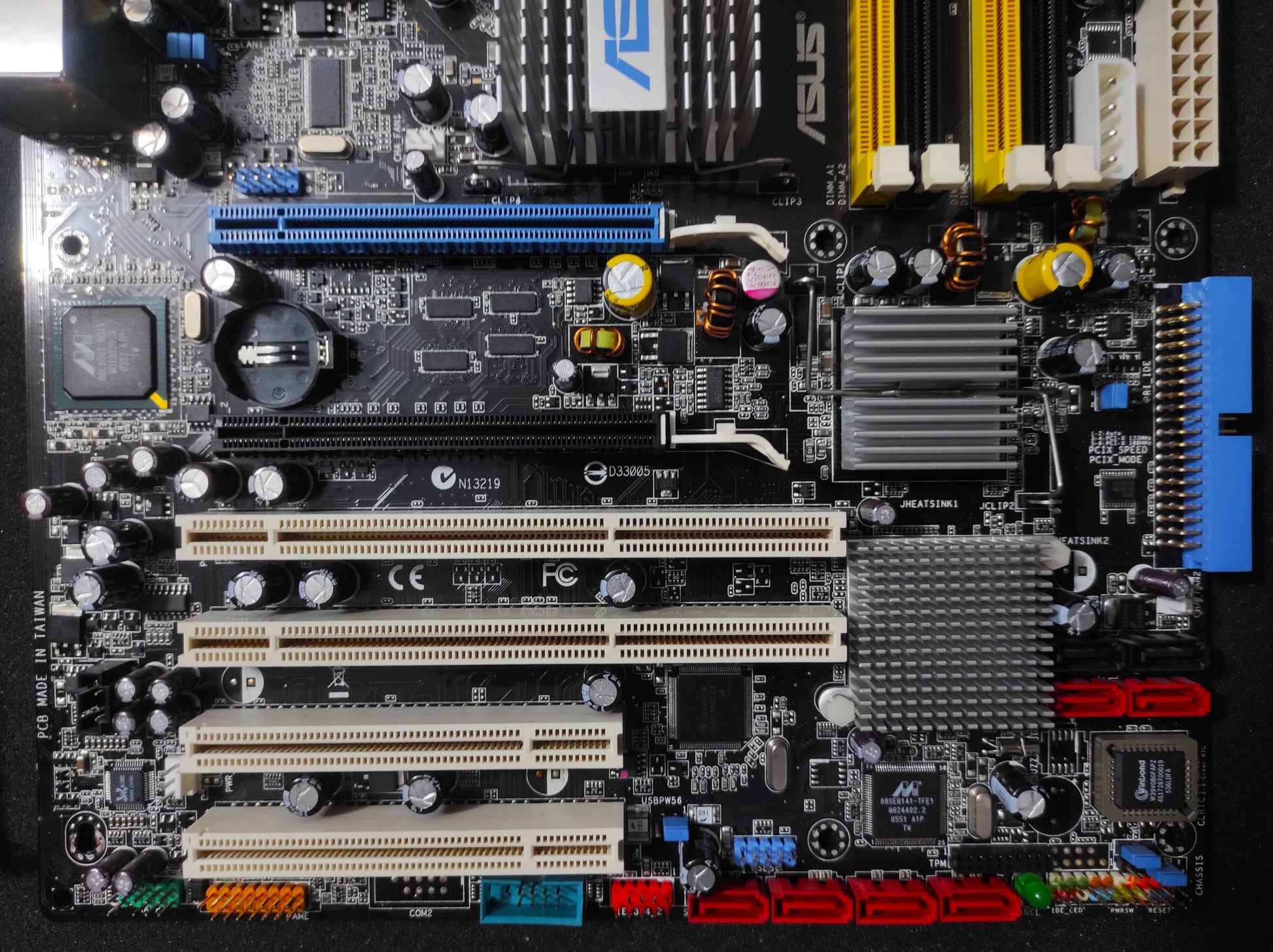Asus P5WDG2-WS Socket 775 ATX Motherboard DDR2 PCI SATA Intel 975X Chipset