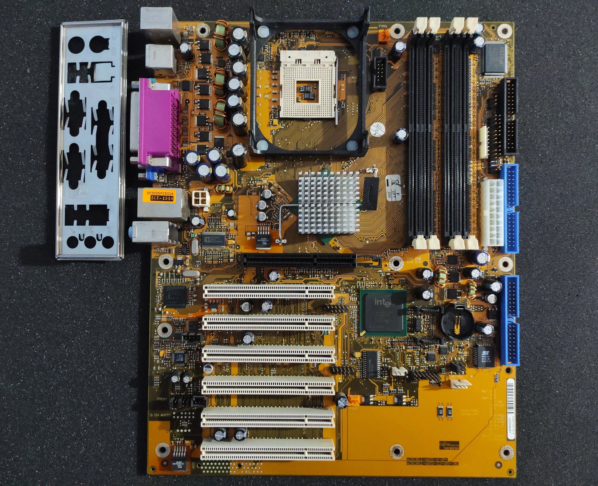 Fujitsu Siemens D1567-C33 GS6 W26361-W65-X-04 W26361-W65-Z2-05-36 Socket 478 motherboard