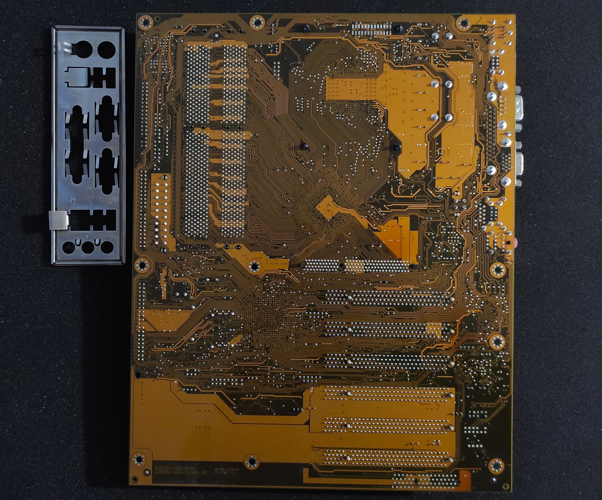Fujitsu Siemens D1567-C33 GS6 W26361-W65-X-04 W26361-W65-Z2-05-36 Socket 478 motherboard