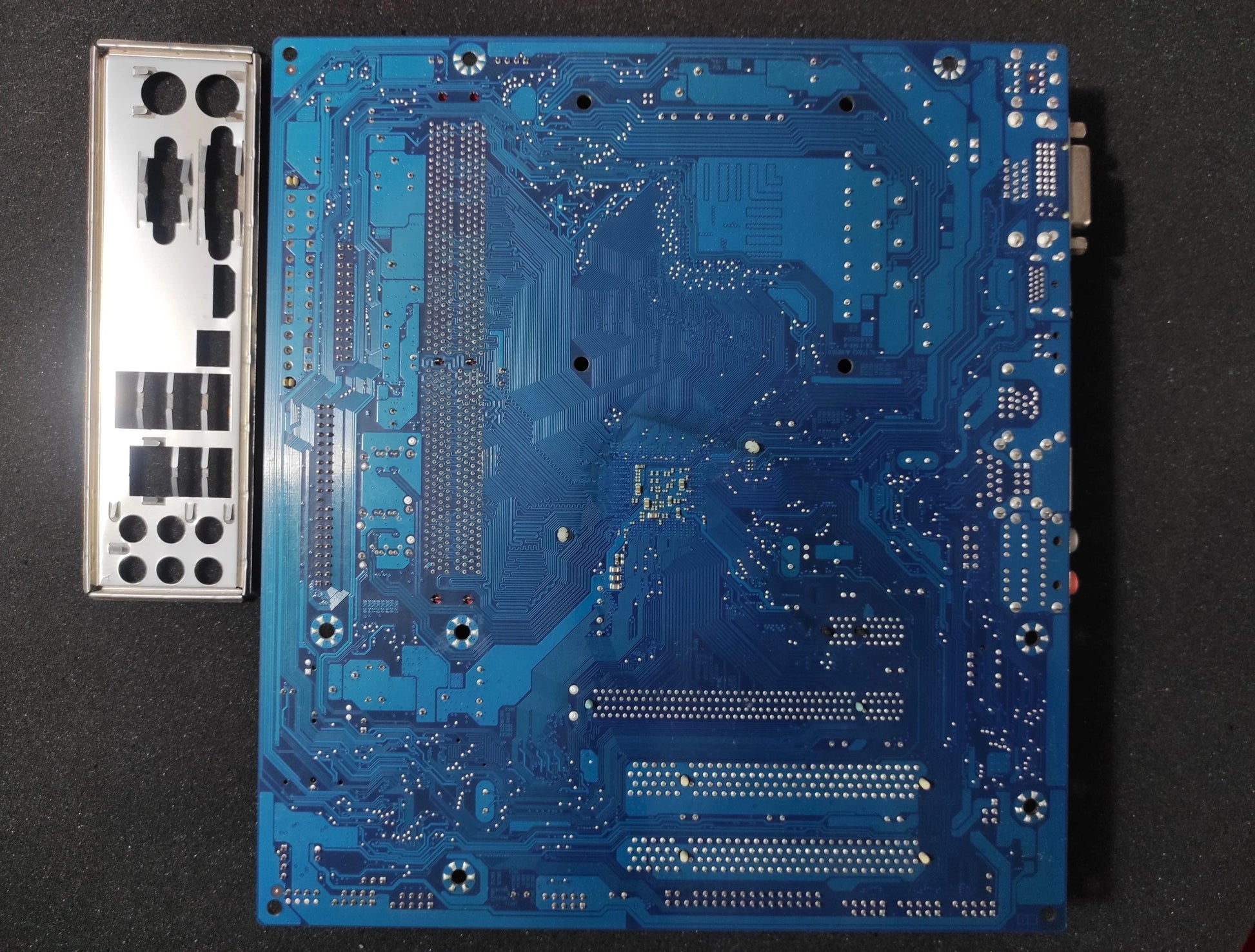 Gigabyte GA-73PVM-S2H Socket 775 mATX Motherboard DDR2 PCIe x16 Nvidia nForce 630i/Geforce 7100
