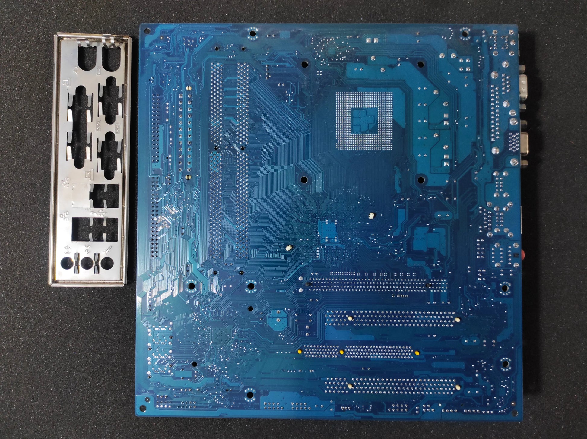 Gigabyte GA-8I915ME Socket 775 mATX DDR Motherboard PCIe x16 Intel 915GL Chipset