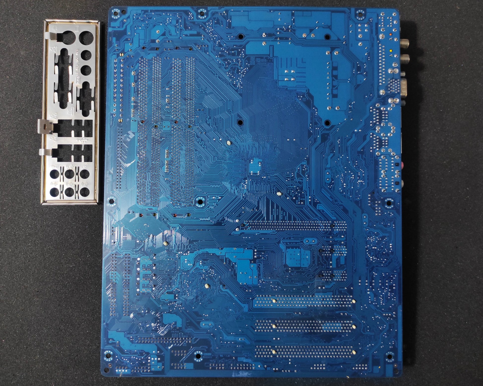 Gigabyte GA-8I915P Duo Pro Socket 775 ATX Motherboard DDR PCIe x16 Intel 915P