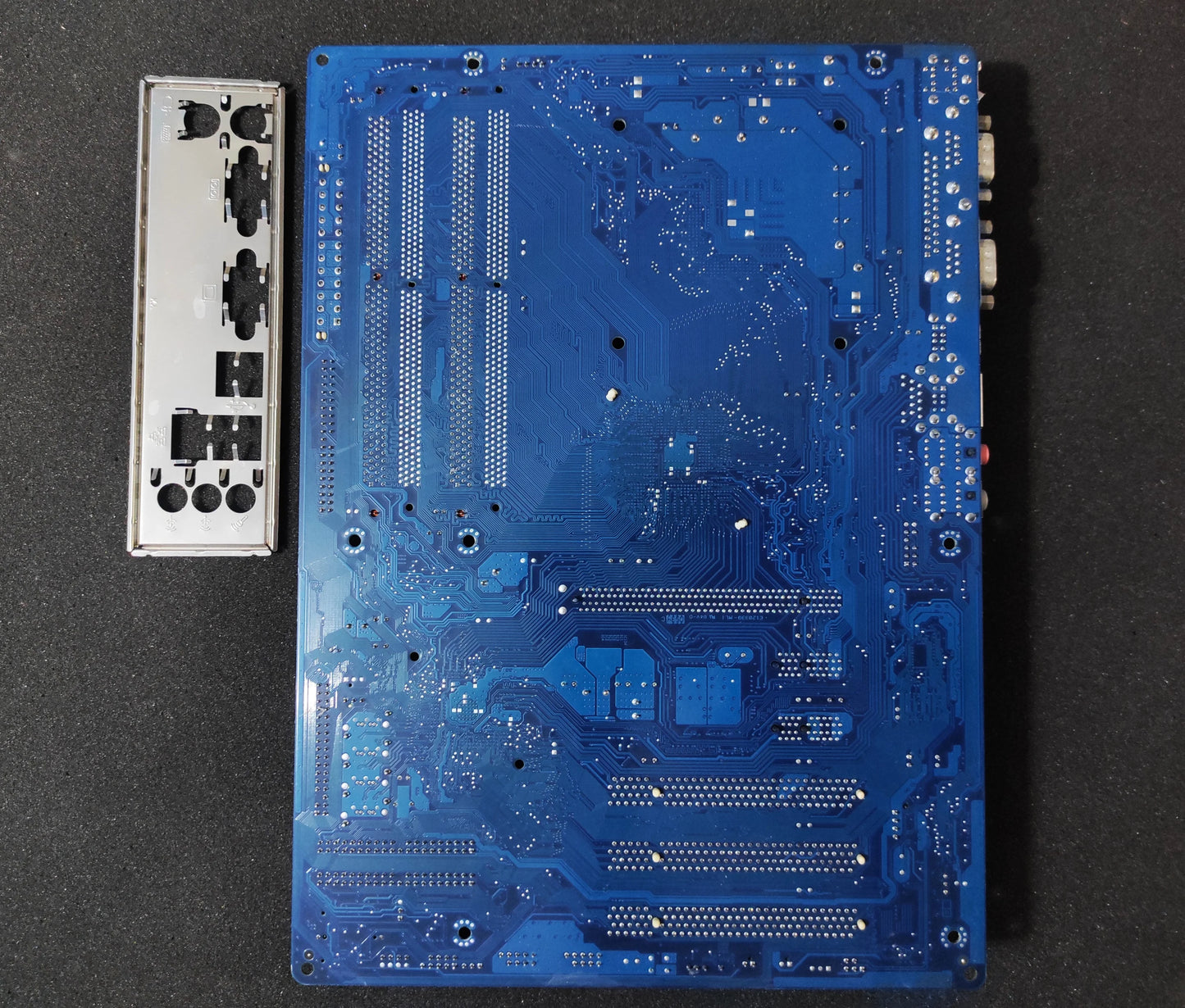 Gigabyte GA-8I915PL-G Socket 775 ATX Motherboard DDR PCIe x16 SATA Intel 915PL