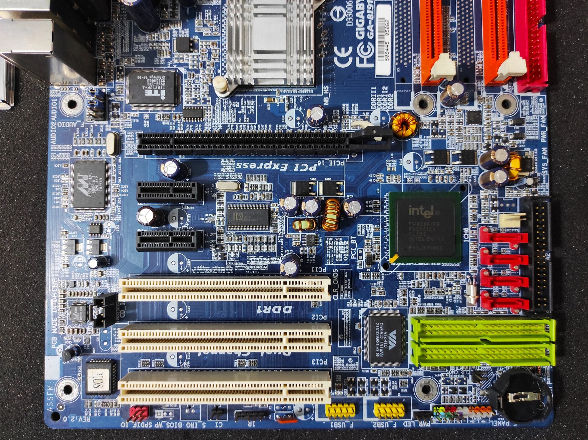 Gigabyte GA-8I915PL-G Socket 775 ATX Motherboard DDR PCIe x16 SATA Intel 915PL