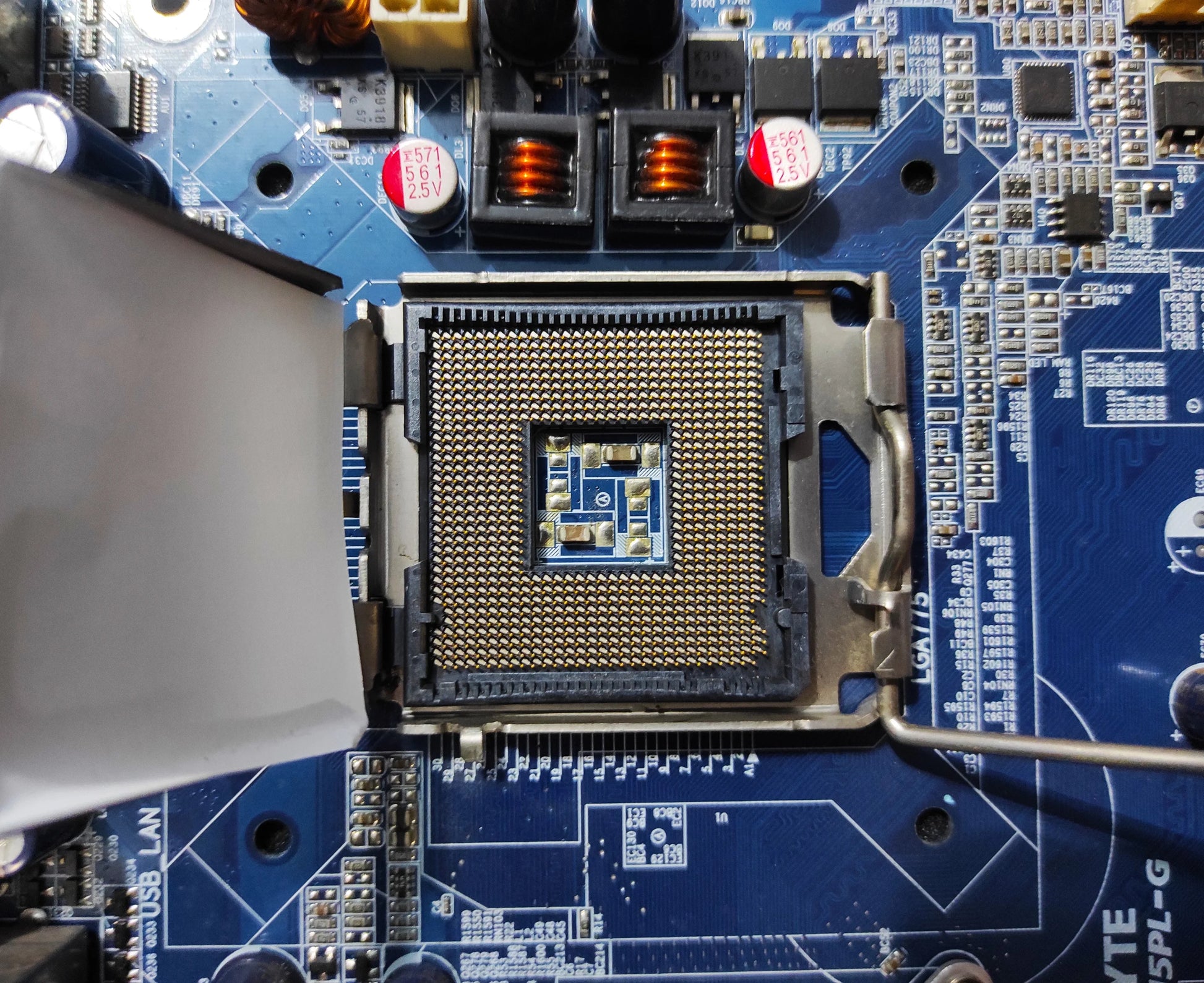Gigabyte GA-8I915PL-G Socket 775 ATX Motherboard DDR PCIe x16 SATA Intel 915PL