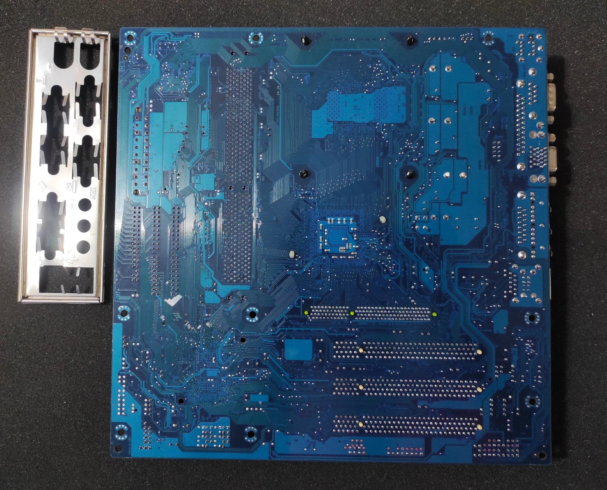 Gigabyte GA-8S661FXM Socket 478 mATX DDR Motherboard SiS 661FX Chipset