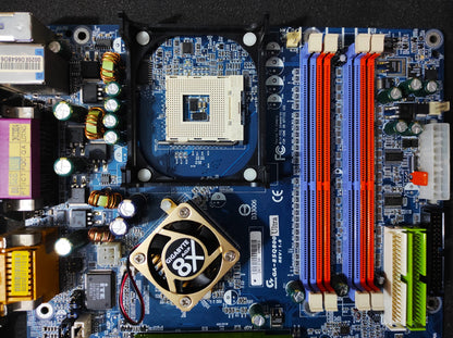 Gigabyte GA-8SQ800 Ultra Socket 478 ATX DDR Retro Motherboard SiS 655FX Chipset