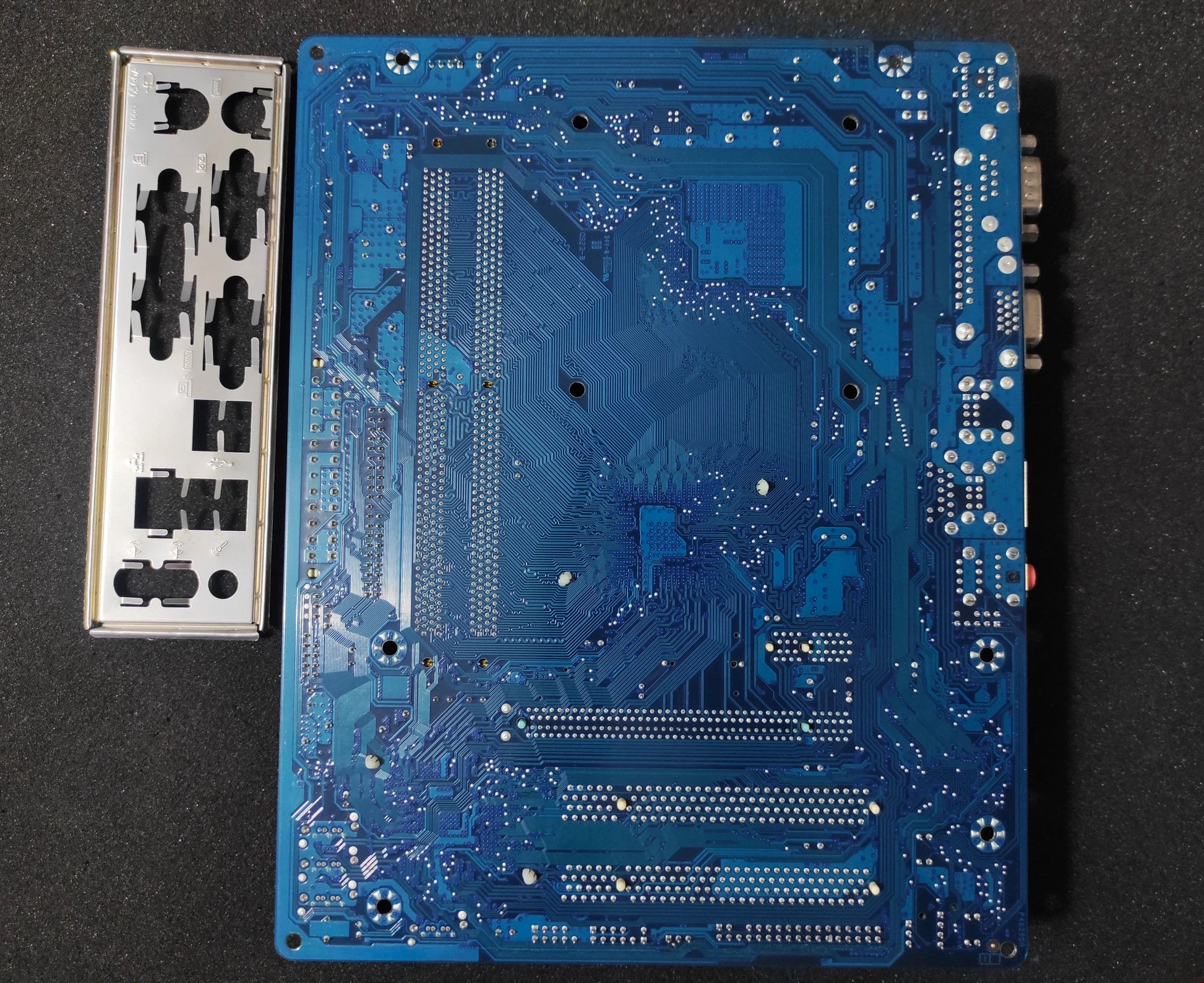 Gigabyte GA-G31M-ES2C Rev. 1.1 Socket 775 mATX Motherboard DDR2 PCIe x16 Intel G31