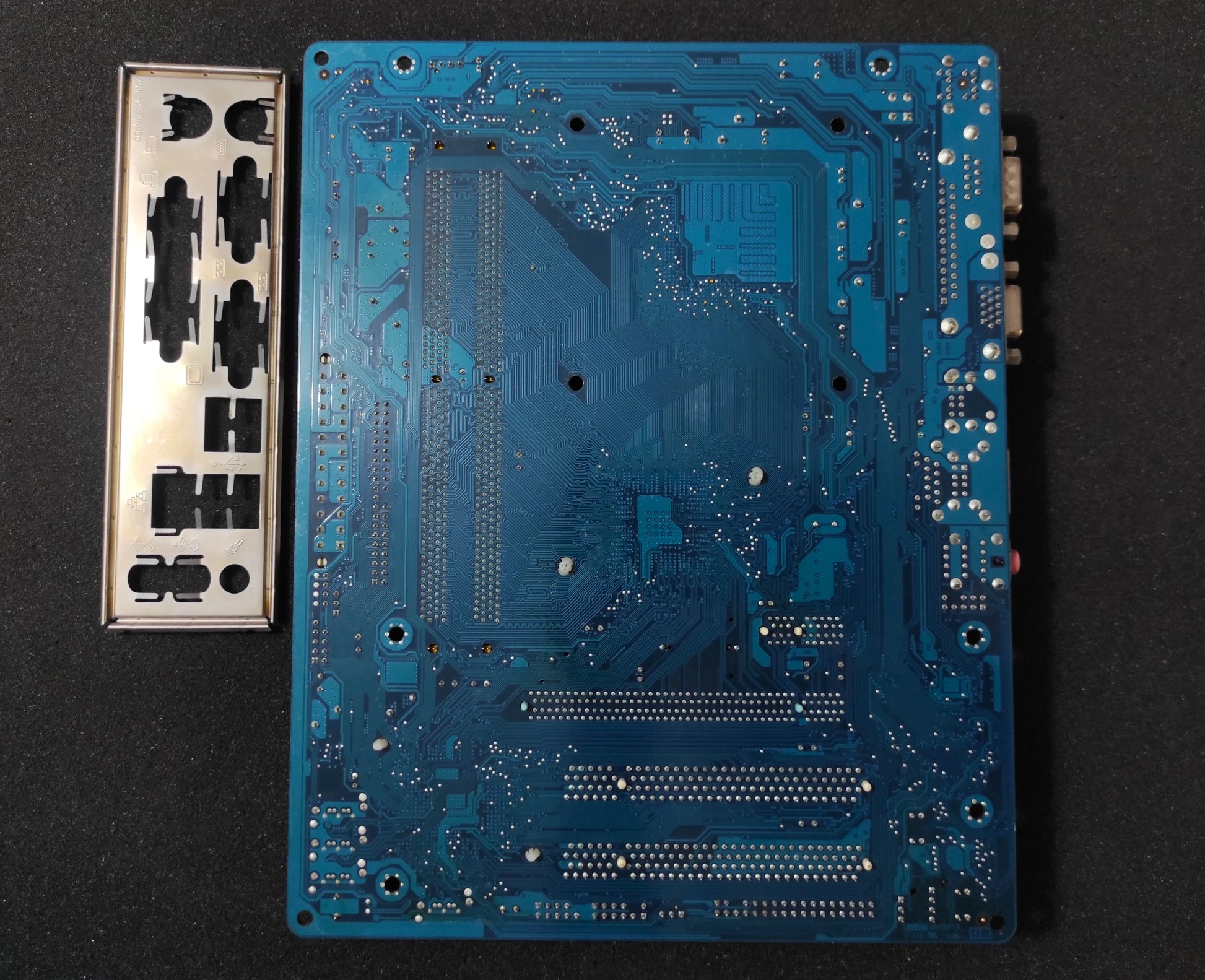 Gigabyte GA-G31M-ES2L Rev. 2.0 Socket 775 mATX Motherboard DDR2 PCIe x16 Intel G31