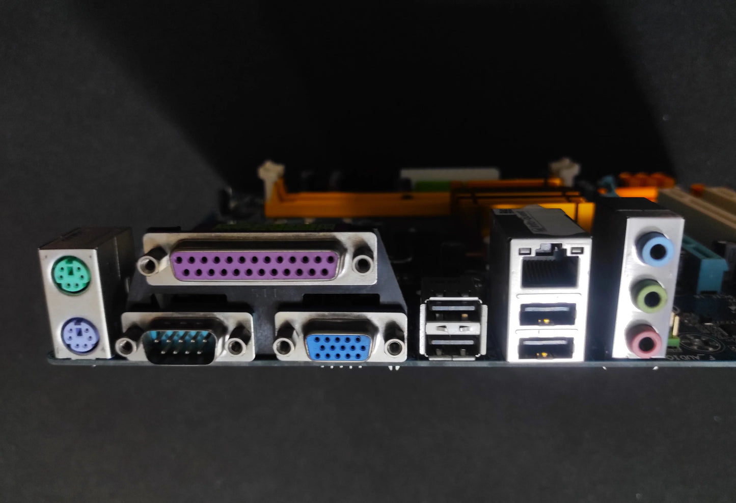 Gigabyte GA-G31M-ES2L Rev. 2.0 Socket 775 mATX Motherboard DDR2 PCIe x16 Intel G31