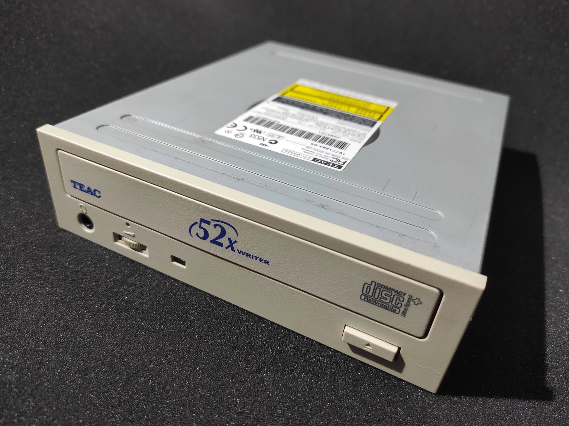 TEAC CD-W552G-A95 IDE 5.25’’ Internal Vintage Retro Beige CD-RW Drive 1977129A-95