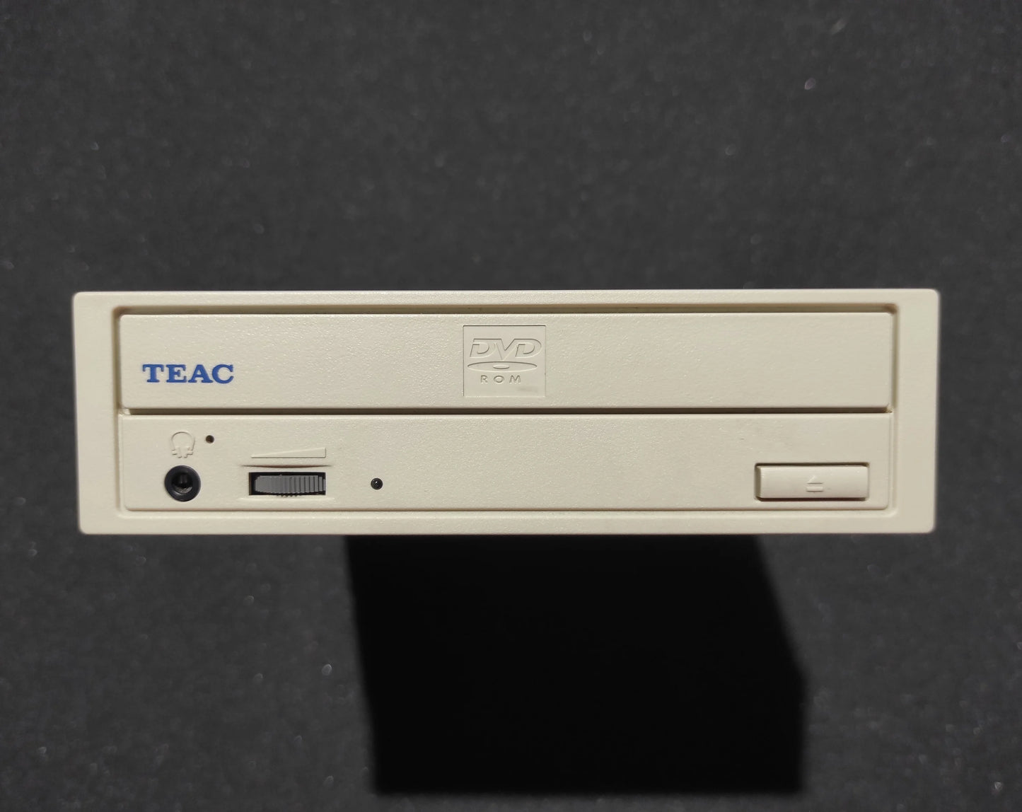 TEAC DV-516D-A95 IDE 5.25’’ Internal Vintage Retro Beige DVD Drive 1977117A-95 2004