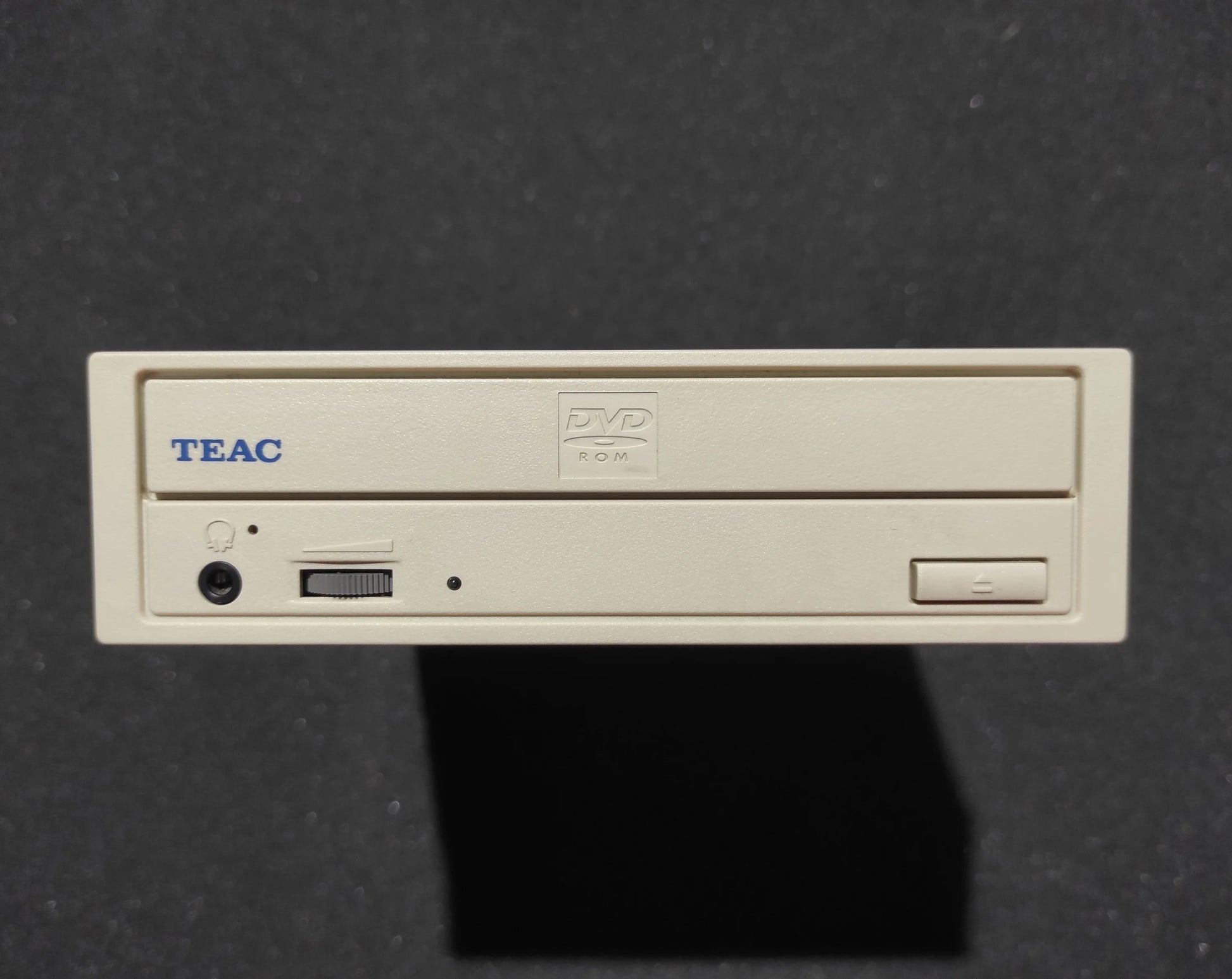 TEAC DV-516D-A95 IDE 5.25’’ Internal Vintage Retro Beige DVD Drive 1977117A-95 2004